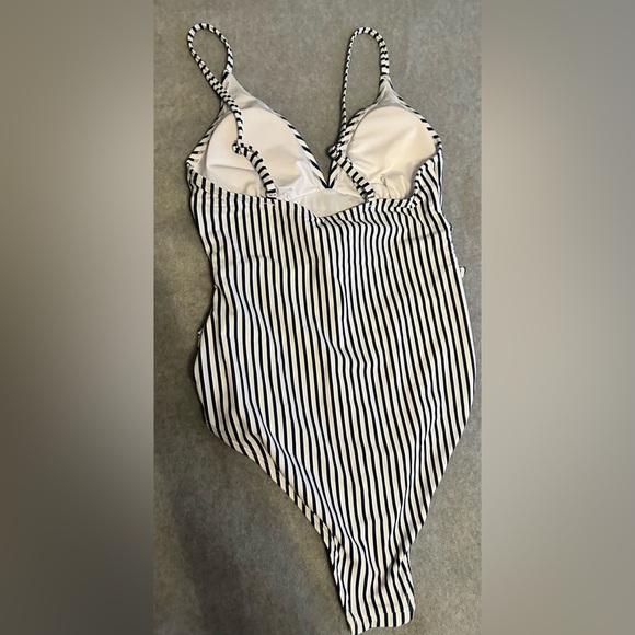 NWT CUPSHE One Piece Swimsuit Tummy Control V white blue vertical stripes size S - Picture 3 of 4